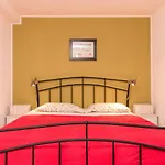 Apartment With Private Pool In Pula