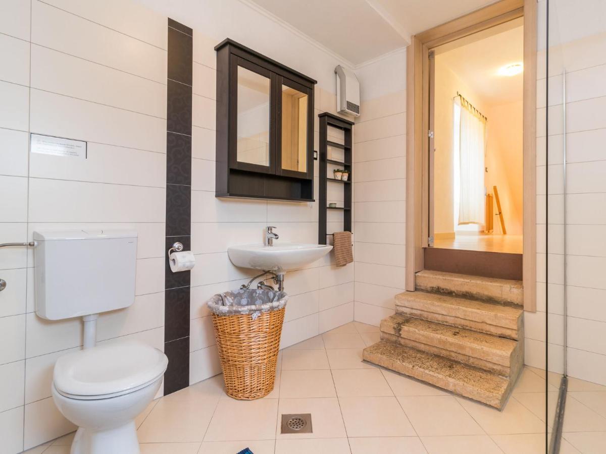 Ferienhaus With Private Pool In Pula
