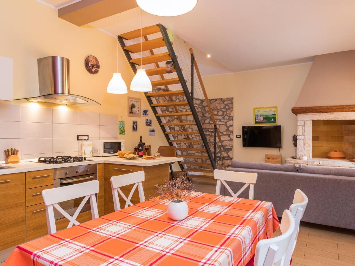With Private Pool In Ferienhaus Pula