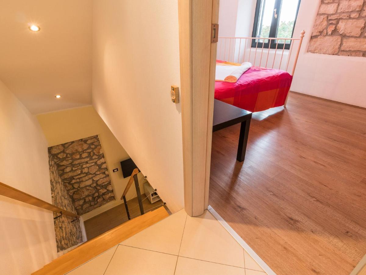 With Private Pool In Vikendica Pula