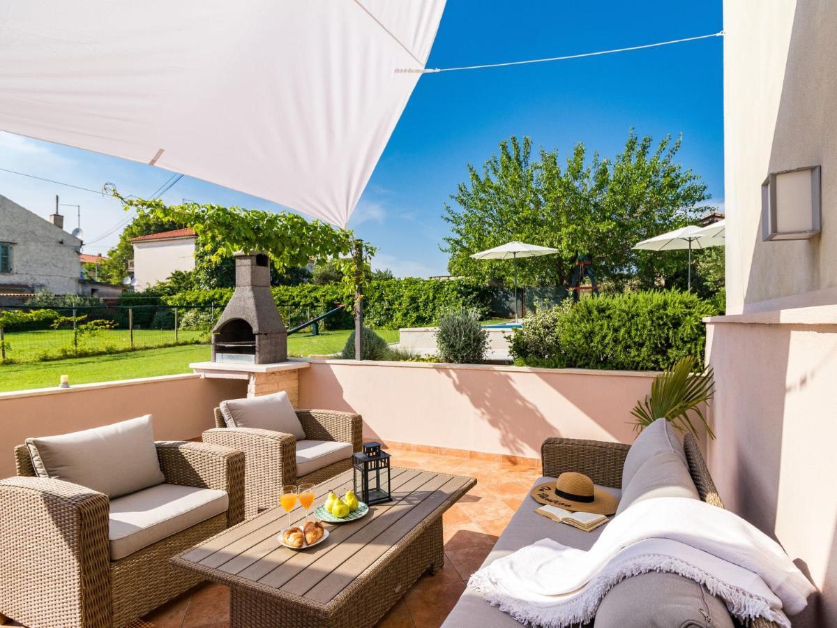 With Private Pool In * Pula