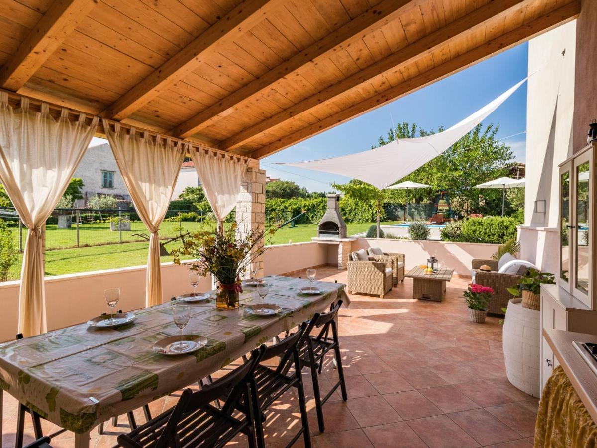 With Private Pool In * Pula